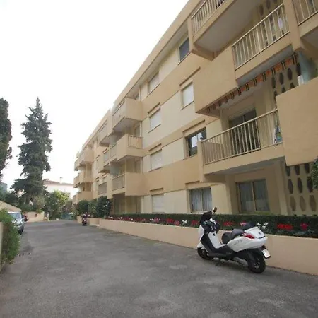 Grand Calme Avec Parking Prive - Fr-1-196-411 *